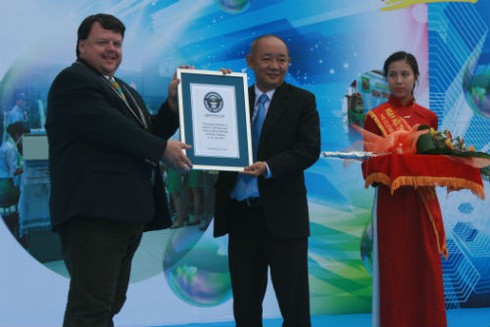 Hoa hậu Thu Thảo cùng 1000 người giặt quần áo - ảnh 12