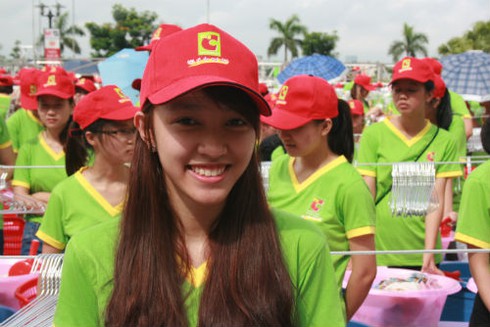 Hoa hậu Thu Thảo cùng 1000 người giặt quần áo - ảnh 3