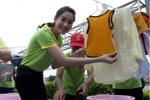 Hoa hậu Thu Thảo cùng 1000 người giặt quần áo - ảnh 10