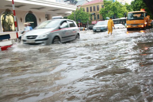 Hà Nội: 22 điểm úng ngập và có nguy cơ úng ngập nặng - ảnh 1