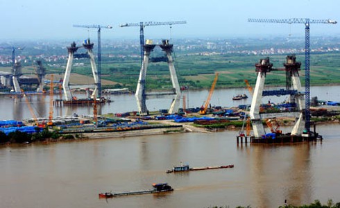 Phó Thủ tướng: Giao mặt bằng cầu Nhật Tân trước tháng 9 - ảnh 1