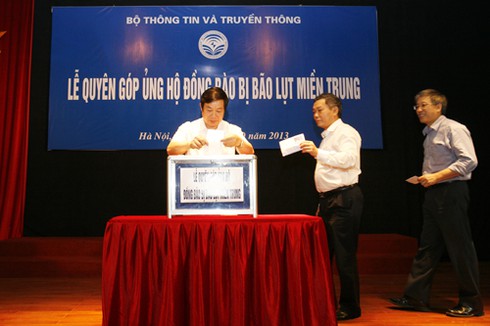 Bộ TT&TT quyên góp 500 triệu đồng giúp đỡ đồng bào miền Trung - ảnh 1