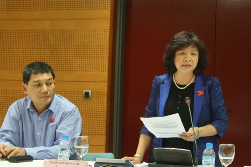 Đến lúc “tuýt còi” bác sĩ “chân ngoài dài hơn chân trong” - ảnh 1