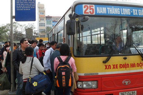Hà Nội huy động gần 1.000 xe buýt phục vụ Tết - ảnh 1