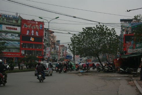 Hà Nội chỉnh đốn giao thông “đường đắt nhất hành tinh” - ảnh 1