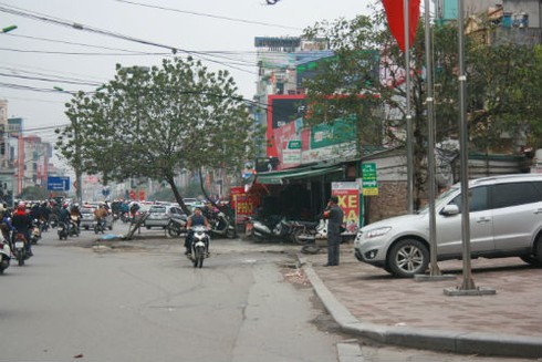Hà Nội chỉnh đốn giao thông “đường đắt nhất hành tinh” - ảnh 2