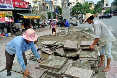 Hà Nội: Vỉa hè 4 quận nội thành đã “ngốn” hàng nghìn tỷ - ảnh 1