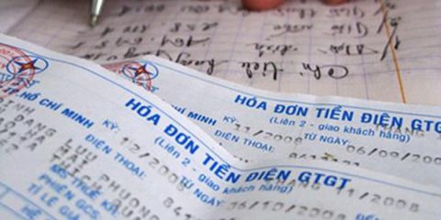 Tiền điện tăng vọt: Ngóng mãi không thấy EVN phúc tra! - ảnh 2