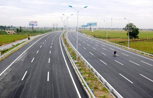 Hà Nội: Cấm mọi loại quảng cáo ở cầu Nhật Tân, đường Võ Nguyên Giáp - ảnh 1