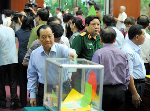 Báo chí vẫn tham dự và công bố kết quả lấy phiếu tín nhiệm - ảnh 1