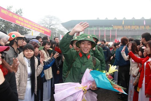 Bộ trưởng Phùng Quang Thanh đề nghị sinh viên ra trường sẽ đi NVQS - ảnh 1