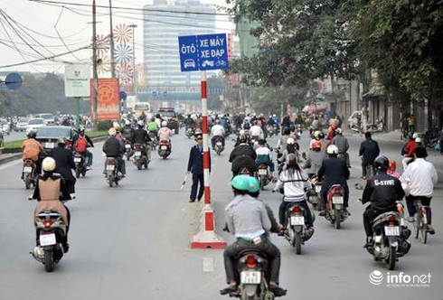 Hà Nội bỏ dải phân cách cứng: 24 tỷ đồng ném qua cửa sổ (!?) - ảnh 1