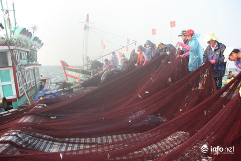 Du lịch Quảng Nam: Ngày mới tấp nập trên cầu cảng Lý Sơn - ảnh 2