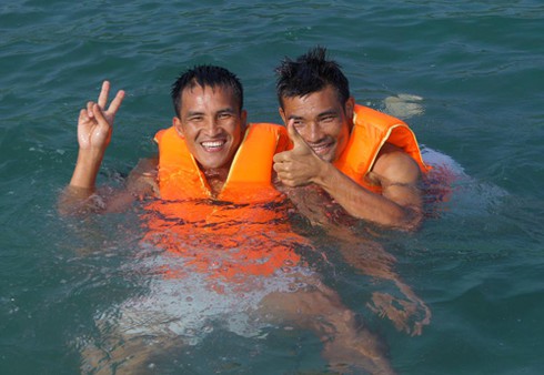 ĐT Việt Nam hào hứng lặn biển ngắm san hô