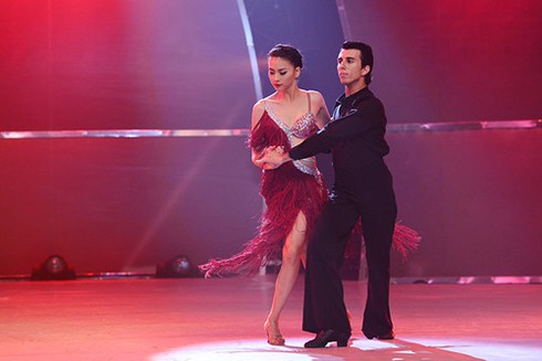 Ngô Thanh Vân khoe chân thon trên sàn khiêu vũ - ảnh 5