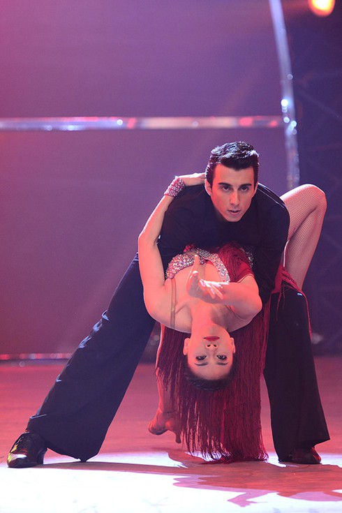 Ngô Thanh Vân khoe chân thon trên sàn khiêu vũ - ảnh 8