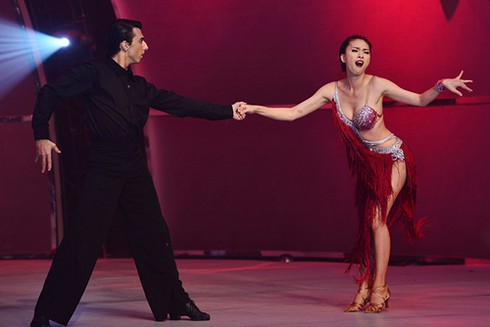 Ngô Thanh Vân khoe chân thon trên sàn khiêu vũ - ảnh 10