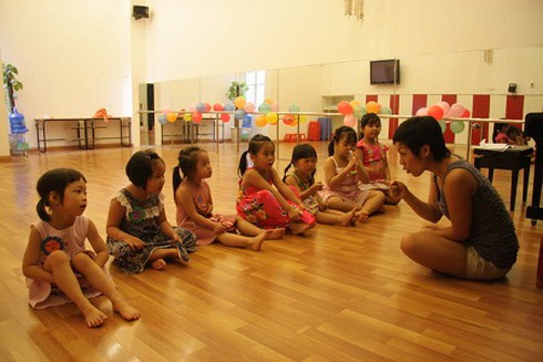 Ôm giấc mộng ngôi sao, cha mẹ `lùa` trẻ đi học MC