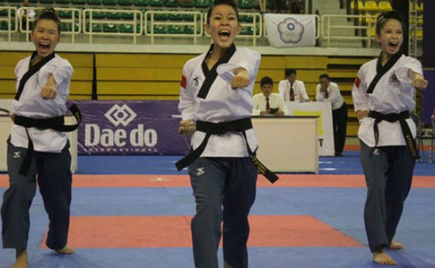 'Người đẹp taekwondo' Châu Tuyết Vân đoạt HCV thế giới - ảnh 1