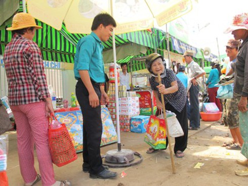 Doanh nghiệp vẫn tự bơi là chính - ảnh 1