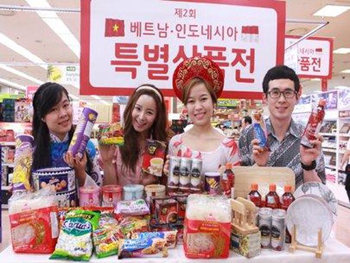 Hoạt động giới thiệu hàng Việt Nam diễn ra tại 59 siêu thị Lotte Mart ở Hàn Quốc.