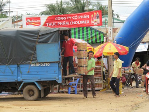 Phiên chợ vùng biên hút hàng - ảnh 4