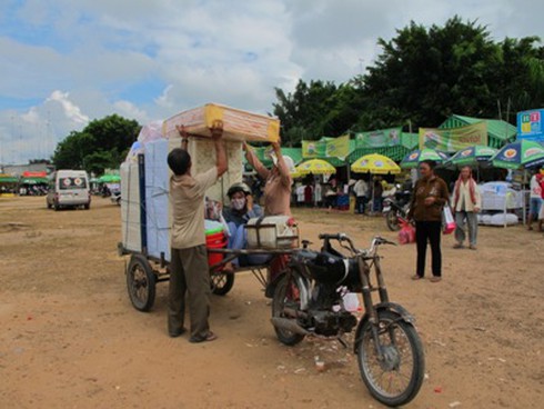 Phiên chợ vùng biên hút hàng - ảnh 3
