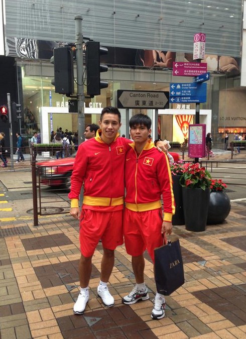 Các tuyển thủ Việt Nam vui vẻ dạo chơi Hong Kong - ảnh 2