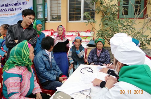 Tặng chăn ấm cho hộ nghèo vùng cao - ảnh 1