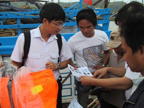 Bình Định: Phổ biến pháp luật an toàn Hàng hải cho bà con ngư dân - ảnh 4