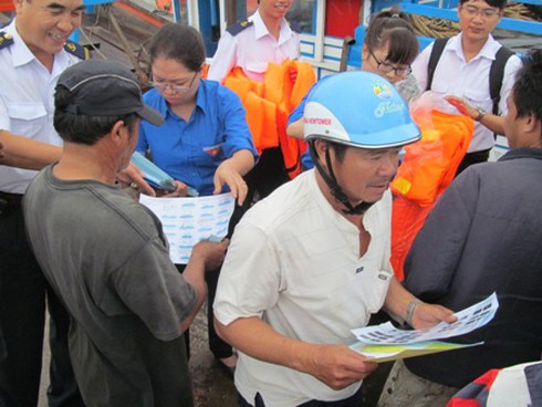 Bình Định: Phổ biến pháp luật an toàn Hàng hải cho bà con ngư dân - ảnh 5