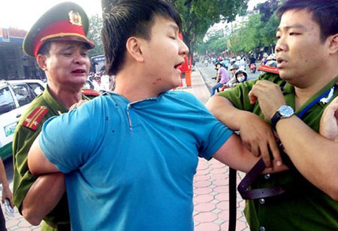 Gây sự với CSGT - ảnh 1