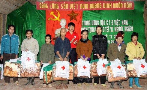Mang Tết đến cho người nghèo - ảnh 1