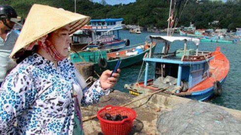 VNPT Thừa Thiên-Huế tặng 2.000 sim Biển đảo đến ngư dân - ảnh 1