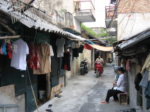 Dự án “treo”, dân sống khổ trong nhà “chuồng cọp” giữa Thủ đô - ảnh 1