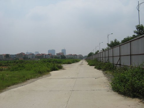 Cận cảnh điêu tàn của “siêu” dự án Geleximco Lê Trọng Tấn - ảnh 9