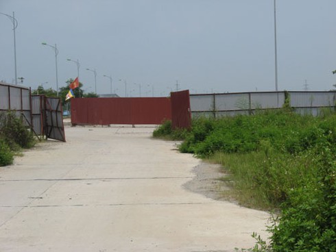 Cận cảnh điêu tàn của “siêu” dự án Geleximco Lê Trọng Tấn - ảnh 1