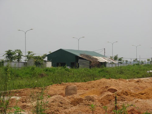 Cận cảnh điêu tàn của “siêu” dự án Geleximco Lê Trọng Tấn - ảnh 6