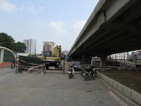 Đường vành đai 3: Vừa thông xe lại đập một số hạng mục để sửa chữa - ảnh 15