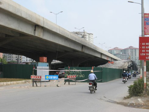 Đường vành đai 3: Vừa thông xe lại đập một số hạng mục để sửa chữa - ảnh 2