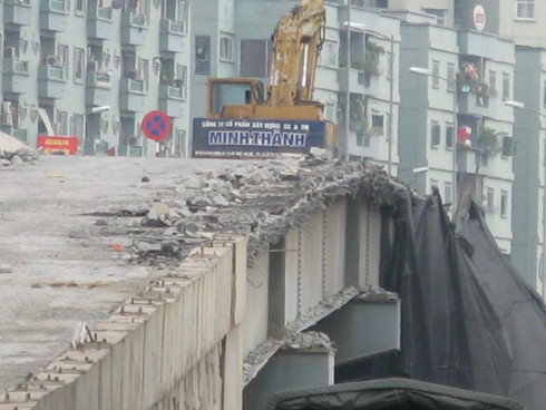 Đường vành đai 3: Vừa thông xe lại đập một số hạng mục để sửa chữa - ảnh 4