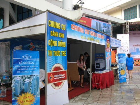 Khuyến mãi mạnh, hội chợ BĐS vẫn vắng như “chùa bà Đanh” - ảnh 4