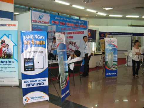 Khuyến mãi mạnh, hội chợ BĐS vẫn vắng như “chùa bà Đanh” - ảnh 6