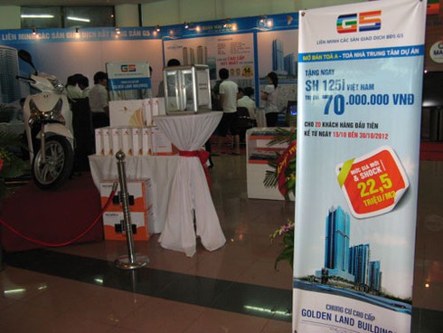 Khuyến mãi mạnh, hội chợ BĐS vẫn vắng như “chùa bà Đanh” - ảnh 1