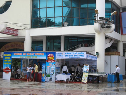 Khuyến mãi mạnh, hội chợ BĐS vẫn vắng như “chùa bà Đanh” - ảnh 8