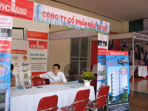 Khuyến mãi mạnh, hội chợ BĐS vẫn vắng như “chùa bà Đanh” - ảnh 9