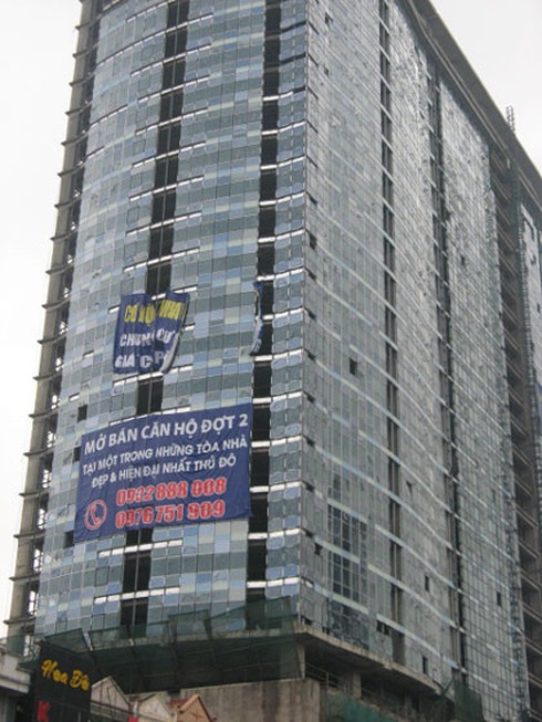 Sóng bán tháo nhà đất cuối năm - ảnh 2