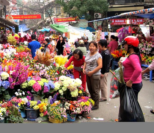 Chợ hoa Hàng Lược rực rỡ đón Tết - ảnh 2
