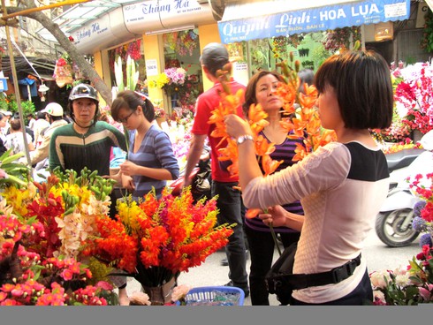 Chợ hoa Hàng Lược rực rỡ đón Tết - ảnh 12