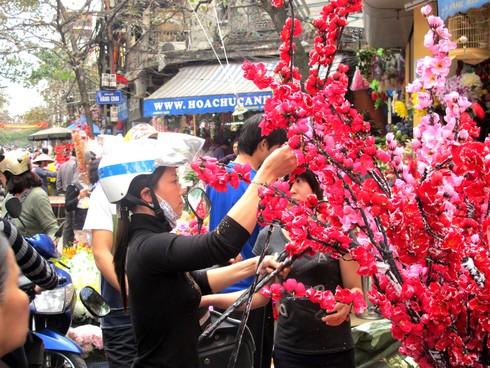 Chợ hoa Hàng Lược rực rỡ đón Tết - ảnh 5